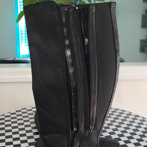 Boot - Picture 7 of 9